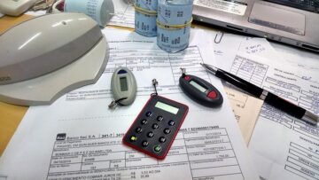 Tajemnice hotelowych dywanów – co dzieje się podczas profesjonalnego prania?